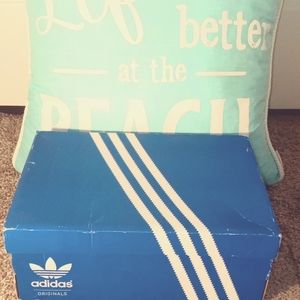 Women Falcon Adidas Sneakers